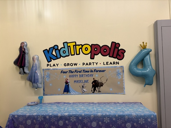 KidTropolis Celebration Wall & Balloons